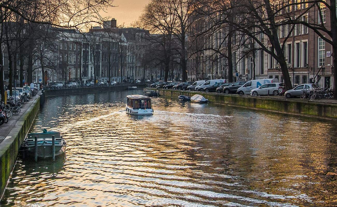 Foto magic mike boot Salonboot uitje over de Amsterdamse grachten