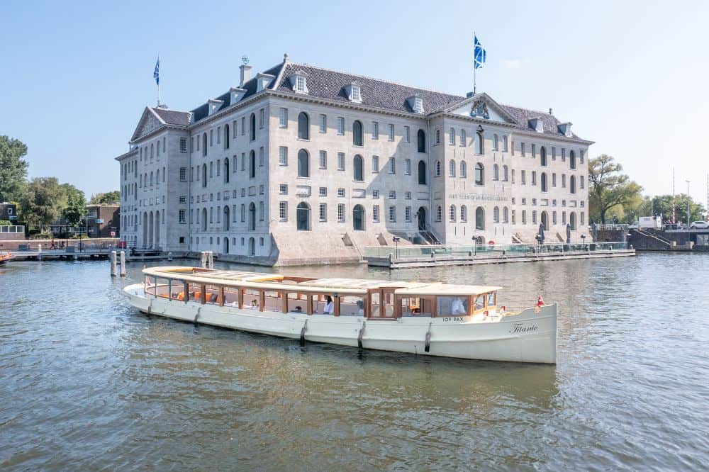 Salonboot Titanic tijdens rondvaart voor scheepvaartmuseum zl 1000p (1)