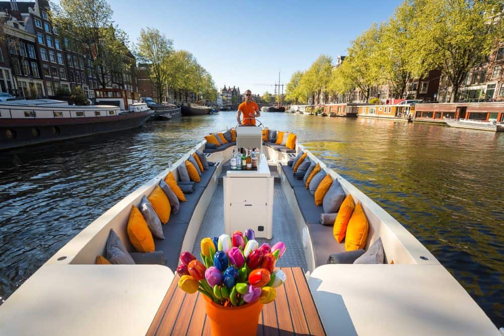Varen Amsterdam op een luxe sloep