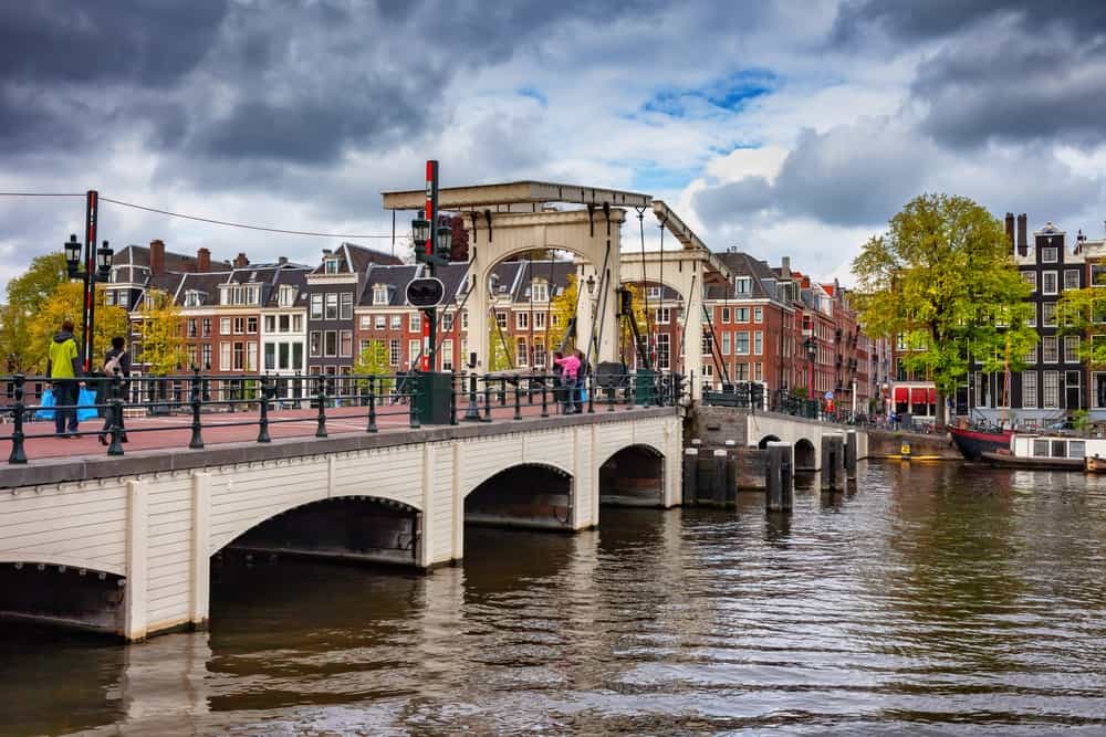 Een bascule brug in Amsterdam