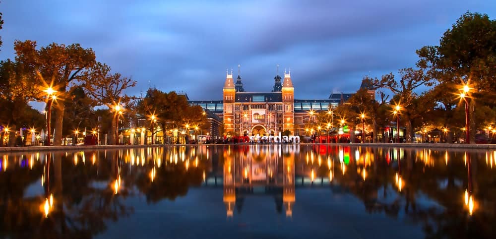 Museum in de nacht Amsterdam