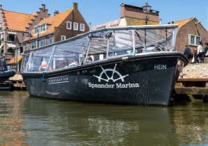 Seitenansicht des Volendam-Boots