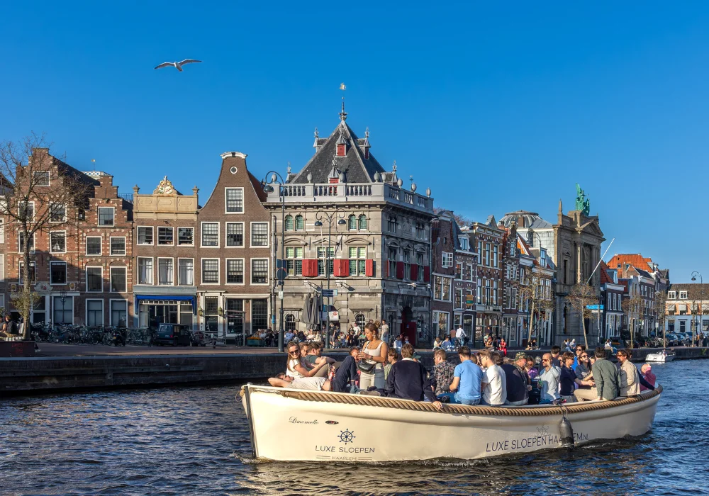 Luxe Schaluppe in den Grachten von Haarlem