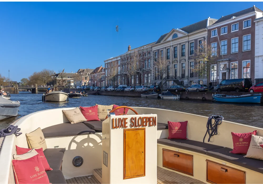 Innenraum der Luxusschaluppe Haarlem