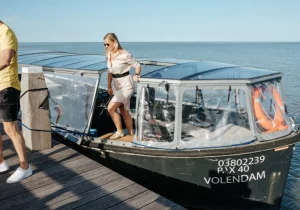Von Boot aussteigen in Volendam