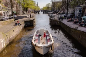 Apsara sloep van bovenaf 44 pax