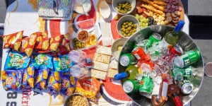 Diverse snacks van de Borrelboot Volendam
