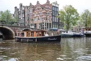 The solar-powered boat sailing through the canals of Amsterdam