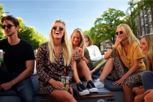 Group enjoying Amsterdam with a drink on Sloop Vibe