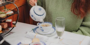 High Tea Boot Amsterdam – Tee servieren
