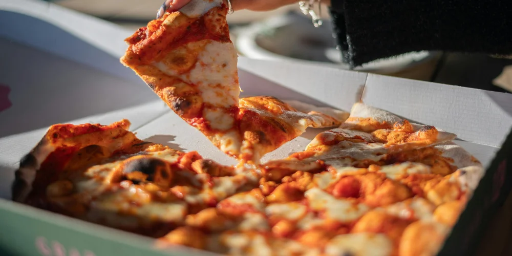 Pizza auf dem Pizzaboot Haarlem