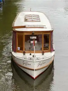 Front view photo of the Griffioen saloon boat
