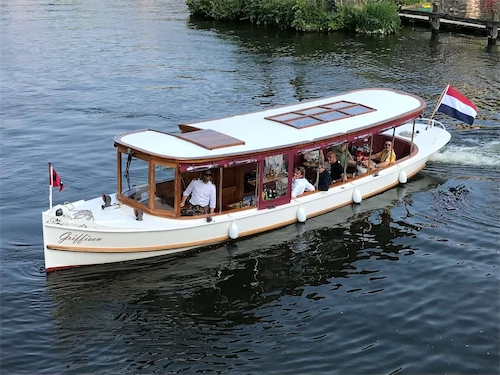 Salonboot Pax auf den Grachten