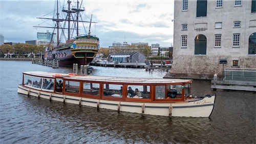 Salonboot Pax auf den Grachten