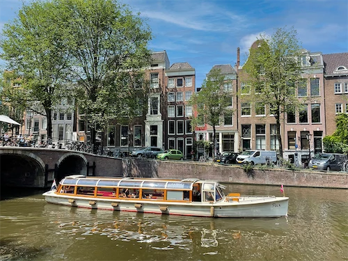 Salonboot Pax auf den Grachten