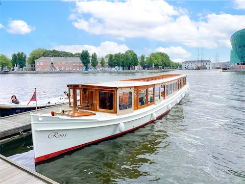 Salonboot Pax auf den Grachten