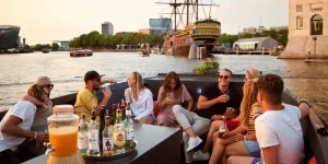 Gruppe auf der Cocktail-Kreuzfahrt Amsterdam