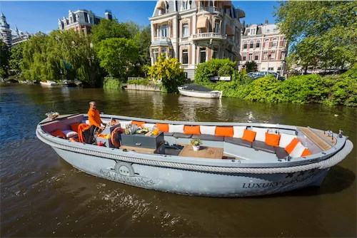 Schaluppe Amigo auf den Grachten Amsterdams