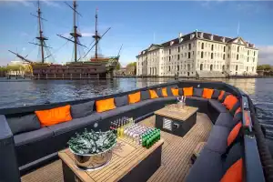 Nomag sloop with drinks package for the Amsterdam Maritime Museum