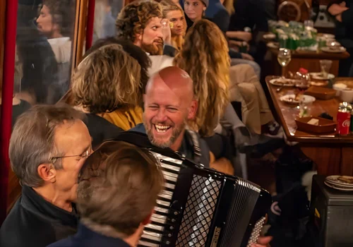 Akkordeonist auf dem Schlagerboot Amsterdam