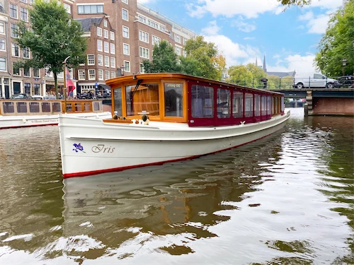 Salonboot Pax auf den Grachten