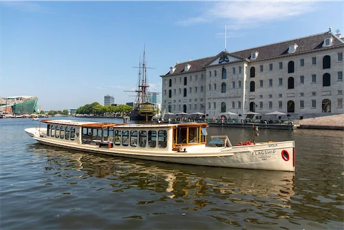 Salonboot Pax auf den Grachten