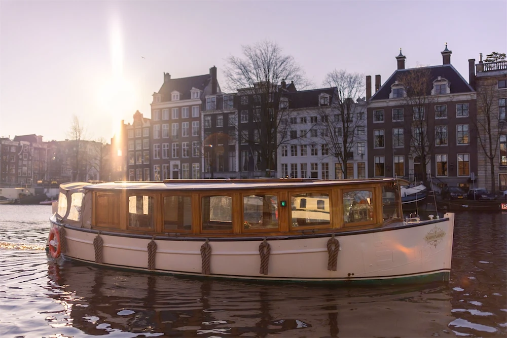 Salonboot Pax auf den Grachten