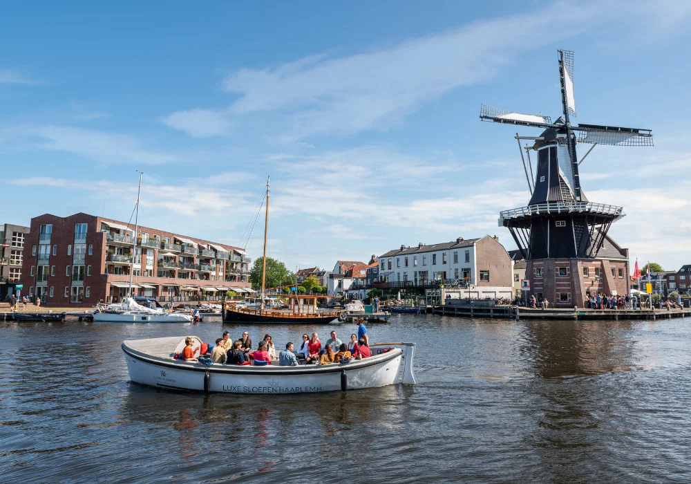 Sloep op het water in Haarlem