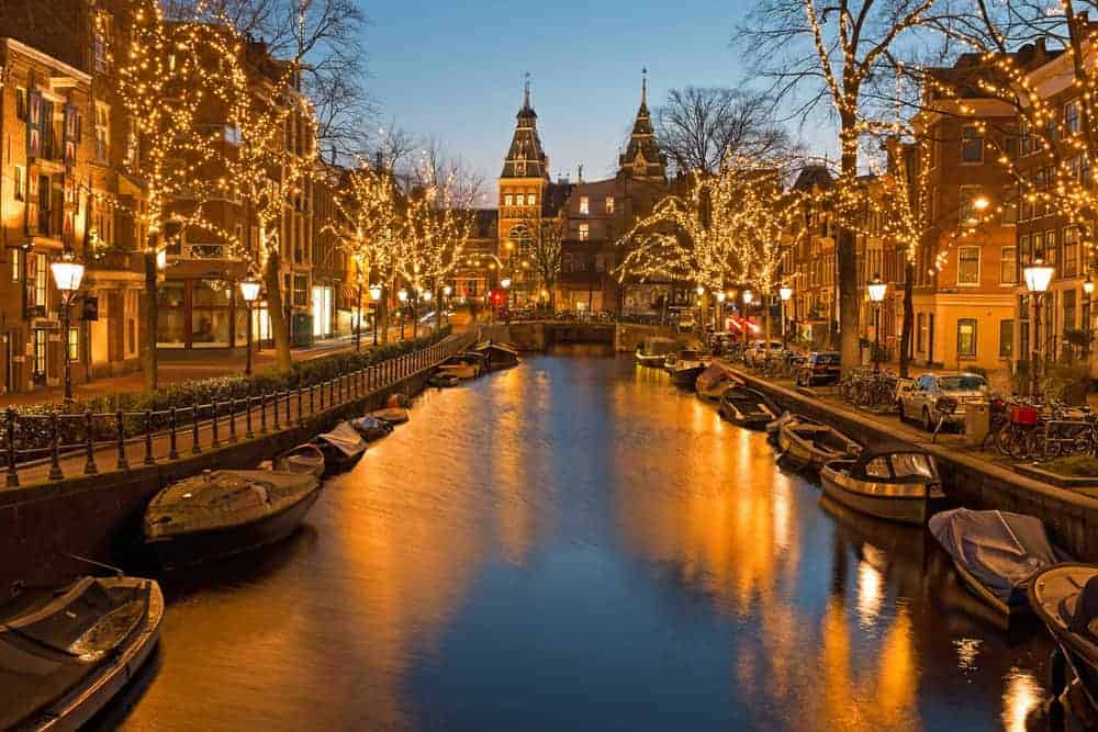 Amsterdam in de avond