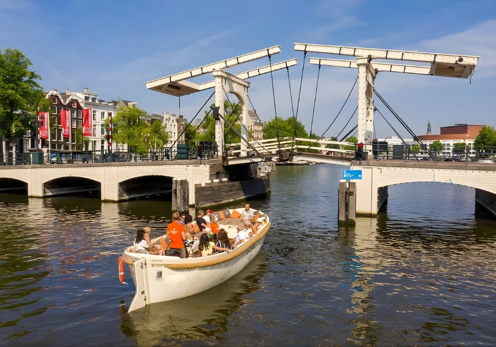 Company outing boat cruise
