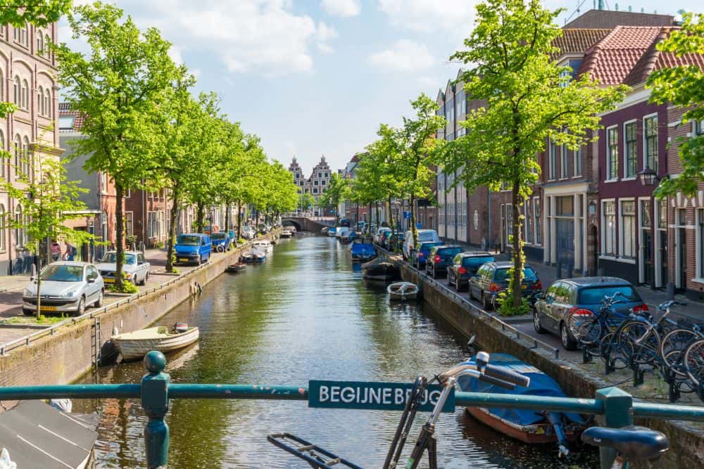 Begijnebrug over oudste gracht Haarlem