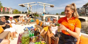 Cocktail auf einer Schaluppe