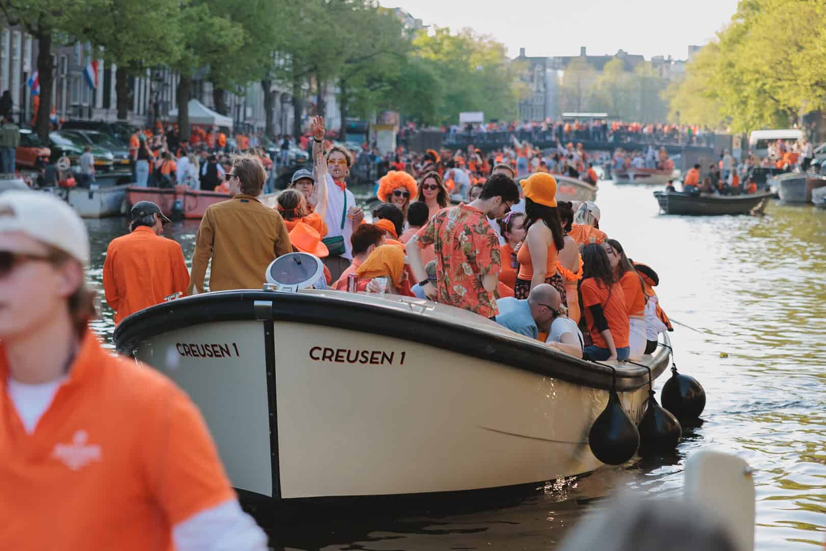 Koningsdag Amsterdam feest op een boot