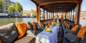 Luxus-Rundfahrt auf dem Salonboot