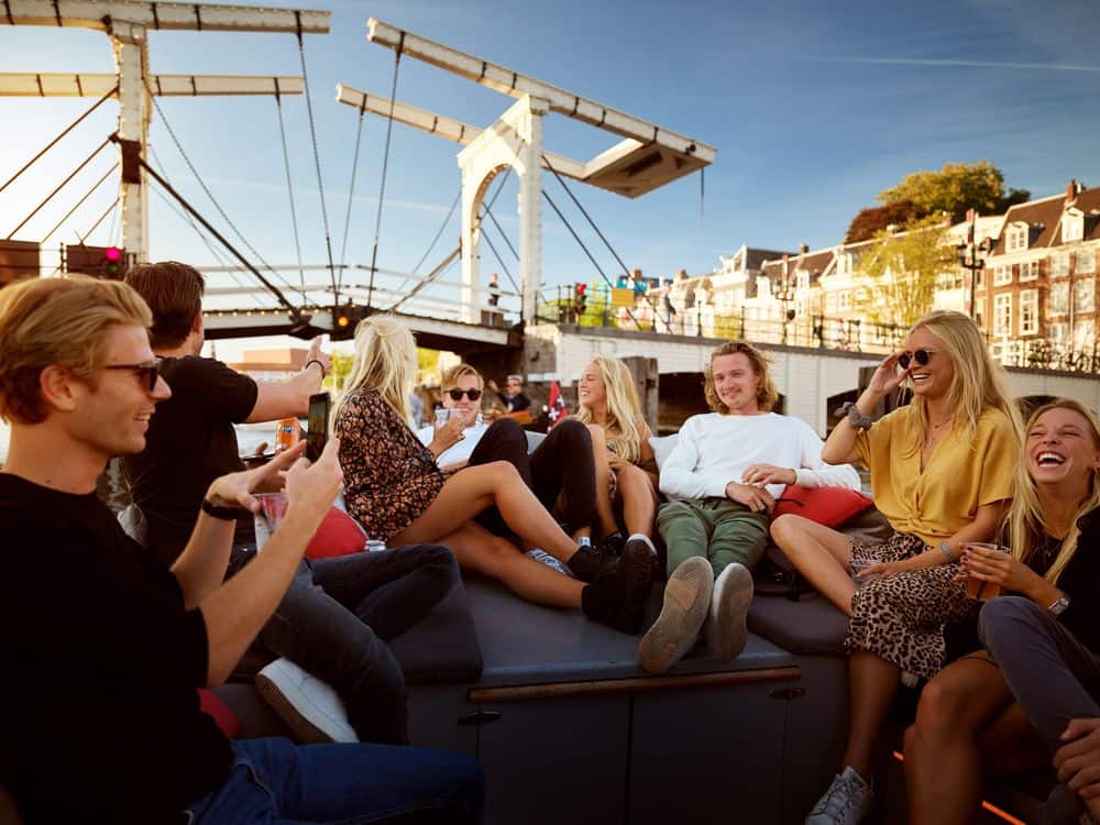 Teamuitje organiseren op de boot in Amsterdam