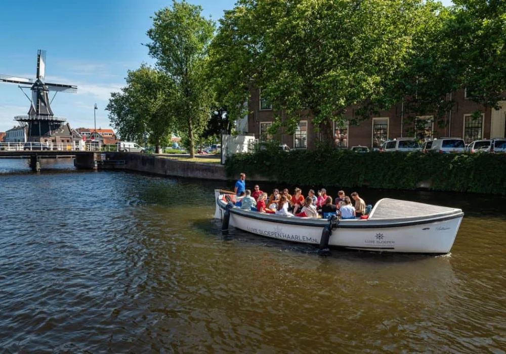 Canal cruise team building Haarlem