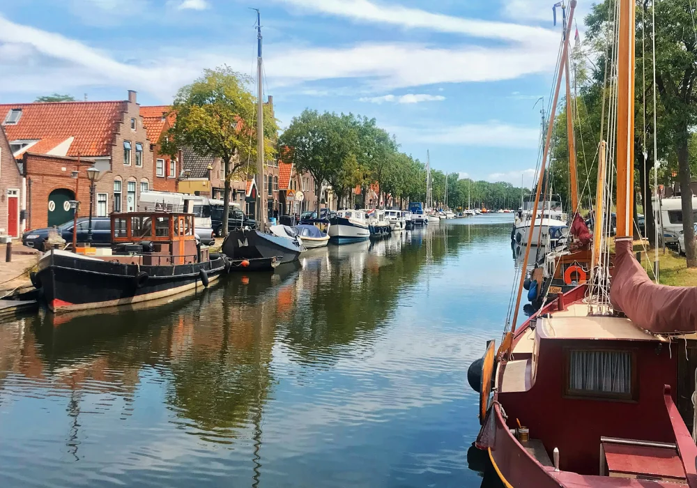 Private canal cruise Volendam museum