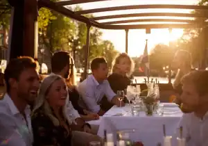 Diner boot Amsterdam in de zomer