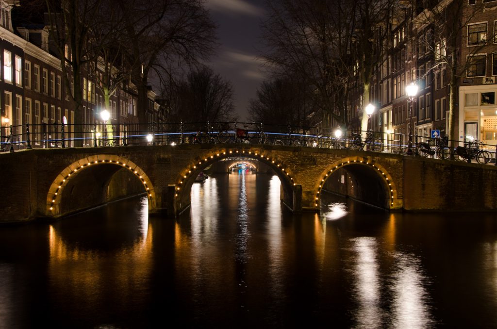 Amsterdams canals at night