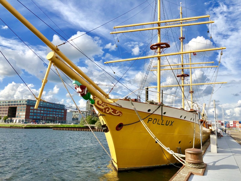 Pollux Pacific restaurant schip